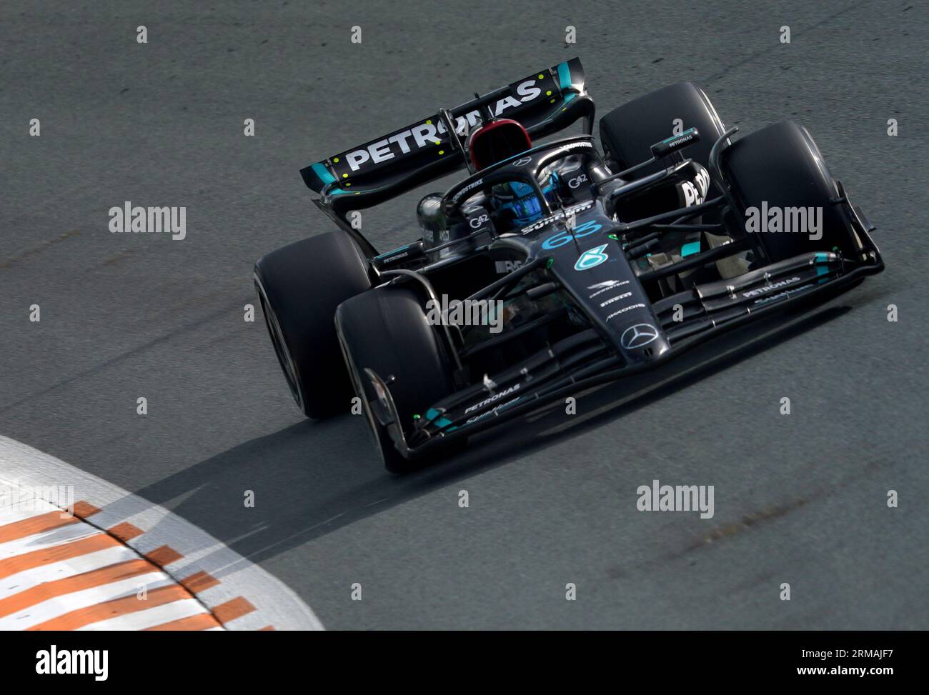 George Russell de Mercedes lors du Grand Prix des pays-Bas 2023 au circuit Zandvoort CM.com à Zandvoort, pays-Bas. Date de la photo : dimanche 27 août 2023. Banque D'Images