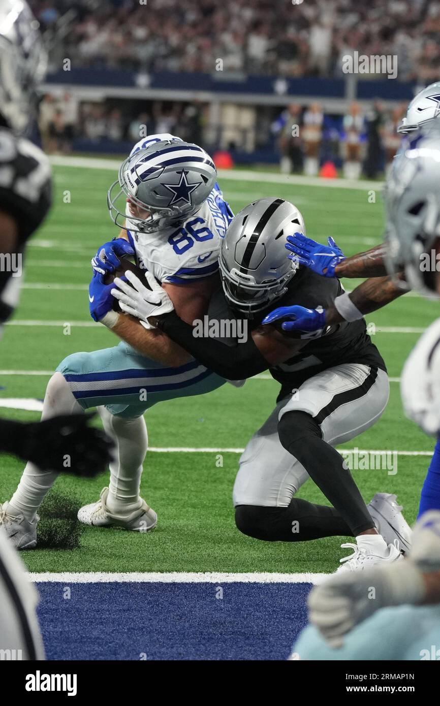 Le Tight End des Dallas Cowboys Luke Schoonmaker (86) marque un touchdown lors d'un match de pré-saison NFL entre les Raiders de Las Vegas et les Dallas Cowboys au ATT Stadium d'Arlington, Texas, le 26 août 2023. Les Cowboys ont battu les Raiders 31-16. (Max Siker / image du sport) Banque D'Images