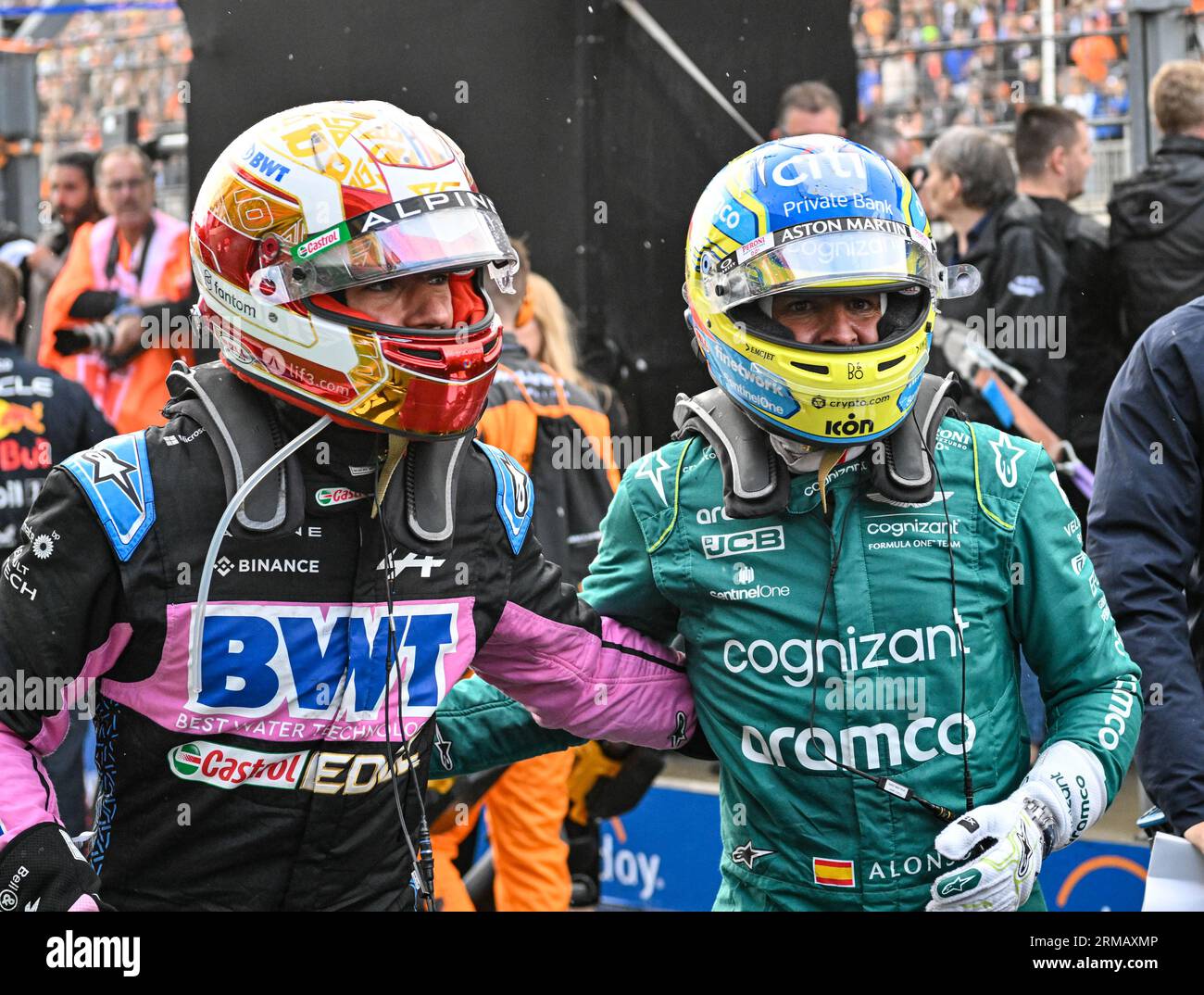 27 août 2023 ; circuit Zandvoort, Zandvoort, Hollande du Nord, pays-Bas; Formula 1 Heineken Dutch Grand Prix 2023 ; Race Day ; Pierre Gasly (FRA) et Fernando Alonso (ESP) se félicitent pour leur place sur le podium Banque D'Images