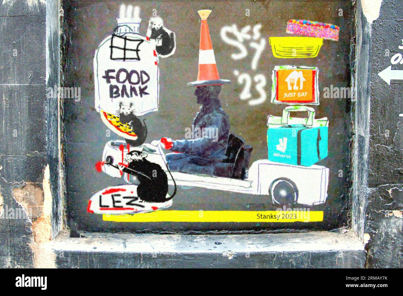 Glasgow, Écosse, Royaume-Uni. 27 août 2023. L'artiste écossais Stanksy hommage à la fin de l'exposition Banksy tommorow dans la ville a vu une image virtuelle sur le site de l'infâme rat orangé sur le style mile en référence à lez dans la ville affectant les banques alimentaires et dépeignant le conseil comme des rats. Crédit Gerard Ferry/Alamy Live News Banque D'Images