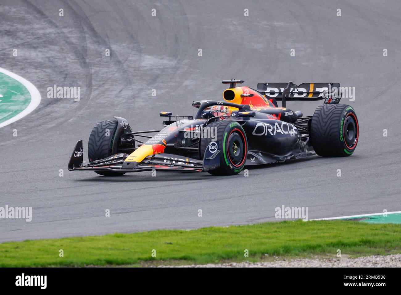 ZANDVOORT, PAYS-BAS - AOÛT 27 : Max Verstappen d'Oracle Red Bull Racing sur la course intermédiaire lors de la journée de Formule 1 du GP néerlandais au Circ Banque D'Images