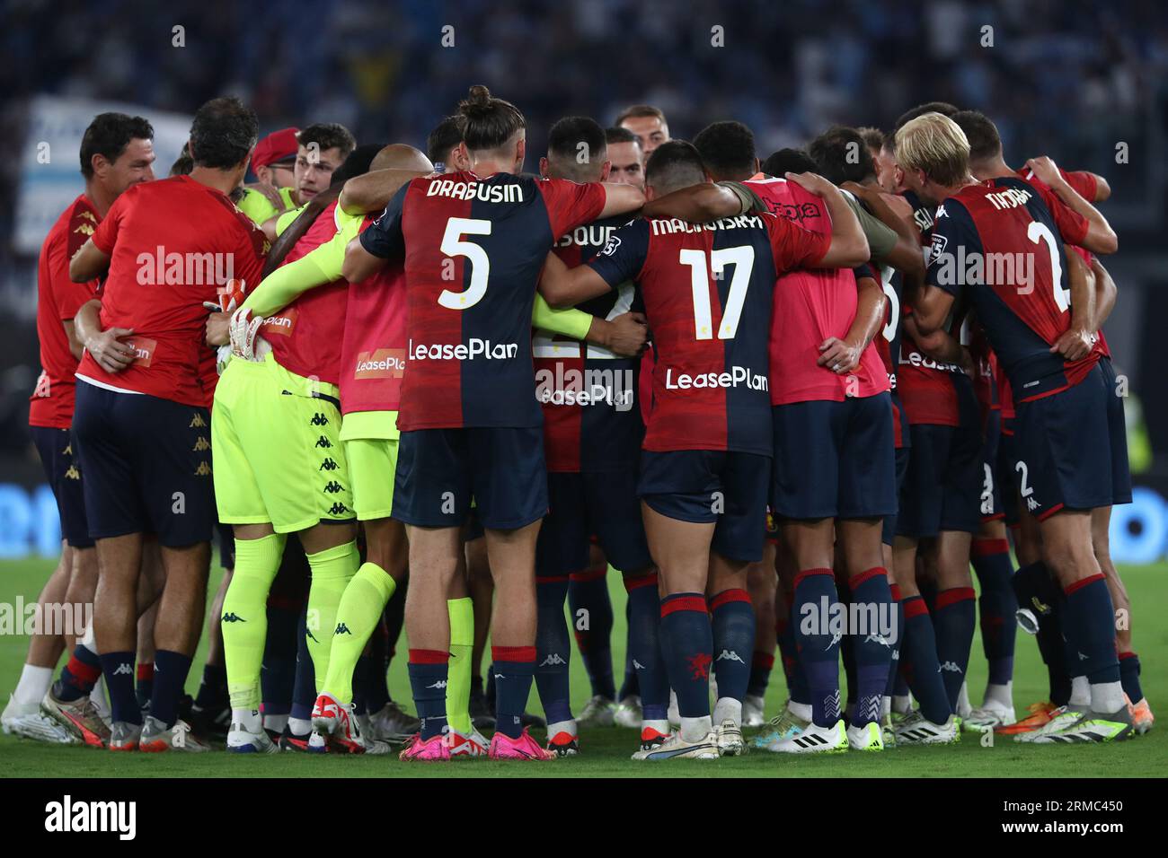 Rome, . 27 août 2023. Rome, Italie 27.08.2023 : les joueurs de Gênes célèbrent la victoire à la fin du match de football Italie Serie A TIM 2023-2024 jour 2, entre SS Lazio vs Gênes CFC au Stade Olympique de Rome. Crédit : Agence photo indépendante/Alamy Live News Banque D'Images