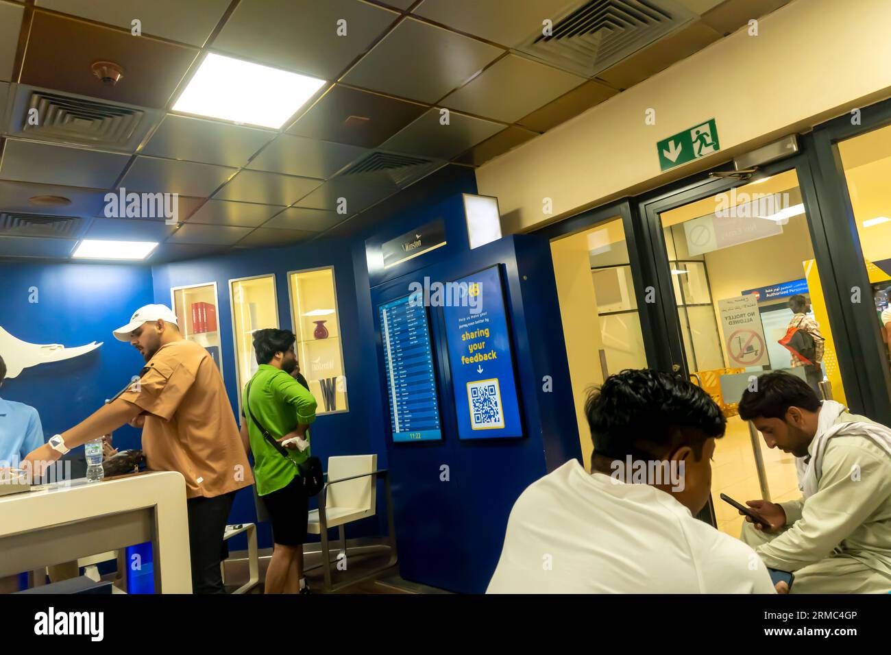 Zone fumeur à l'aéroport de Dubaï Banque D'Images Zone fumeur à l'aéroport de Dubaï Banque D'Images