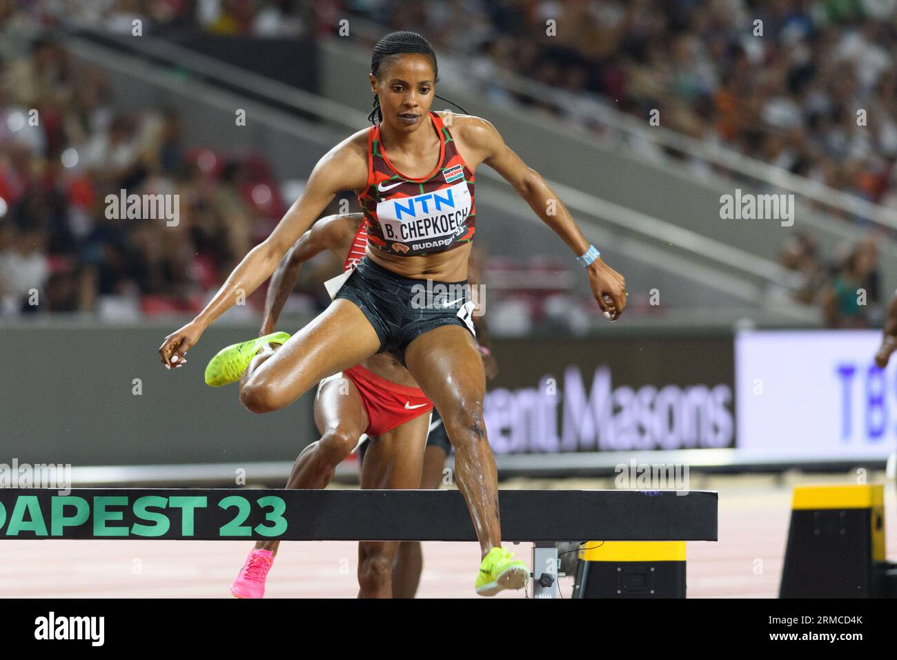 Budapest, Hongrie. 27/08/2023, Beatrice Chepkoech (Keyna) lors du steeplechase du 3000 mètres lors des championnats du monde d'athlétisme 2023 au Centre National d'Athlétisme, à Budapest, Hongrie. (Sven Beyrich/SPP) crédit : SPP Sport Press photo. /Alamy Live News Banque D'Images