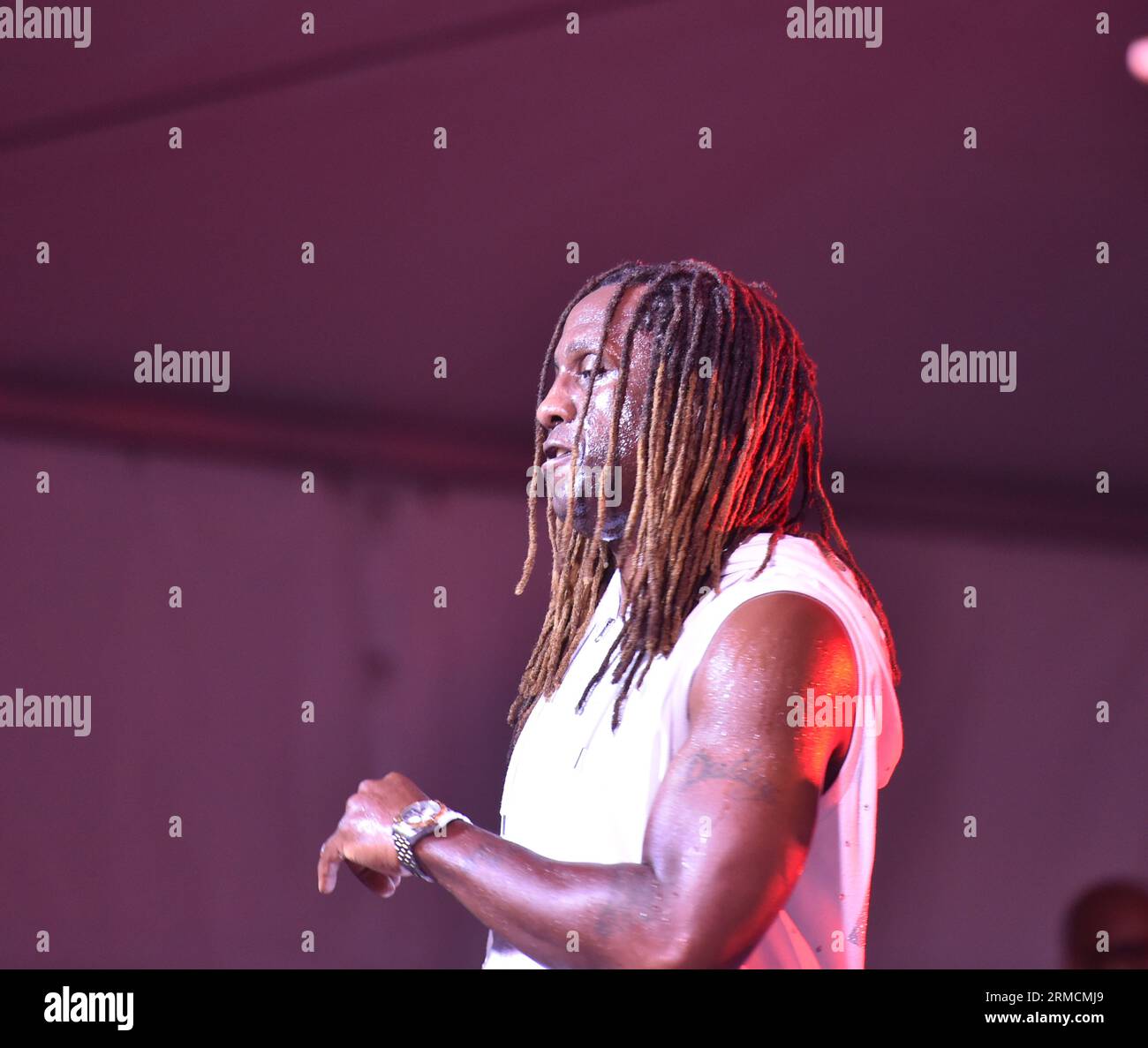 26 août 2023, Virginia Beach, Virginie, États-Unis : le membre de BAR-KAYS ROBERT BO DAE apporte le funk à la Funk Fest Beach Party qui s'est tenue sur la plage de Virginia Beach, Virginie le 26 août 2023. .. Photo Â© Jeff Moore (image de crédit : © Jeff Moore/ZUMA Press Wire) USAGE ÉDITORIAL SEULEMENT! Non destiné à UN USAGE commercial ! Banque D'Images