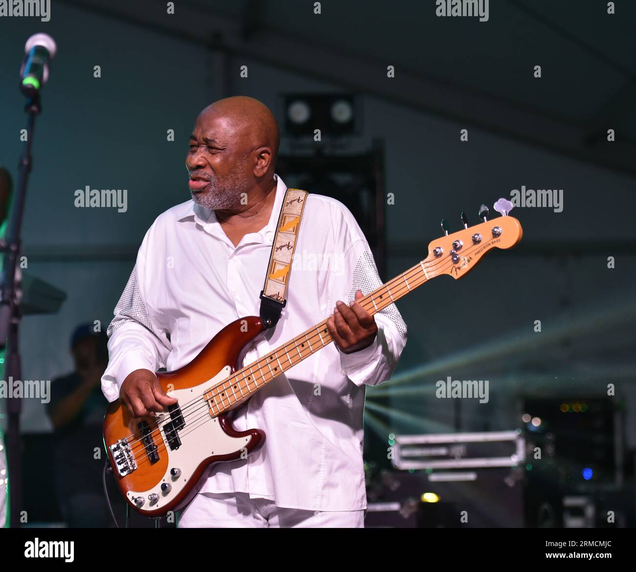 26 août 2023, Virginia Beach, Virginie, États-Unis : le membre de BAR-KAYS JAMES ALEXANDER apporte le funk à la Funk Fest Beach Party qui s'est tenue sur la plage de Virginia Beach, Virginie le 26 août 2023. .. Photo Â© Jeff Moore (image de crédit : © Jeff Moore/ZUMA Press Wire) USAGE ÉDITORIAL SEULEMENT! Non destiné à UN USAGE commercial ! Banque D'Images