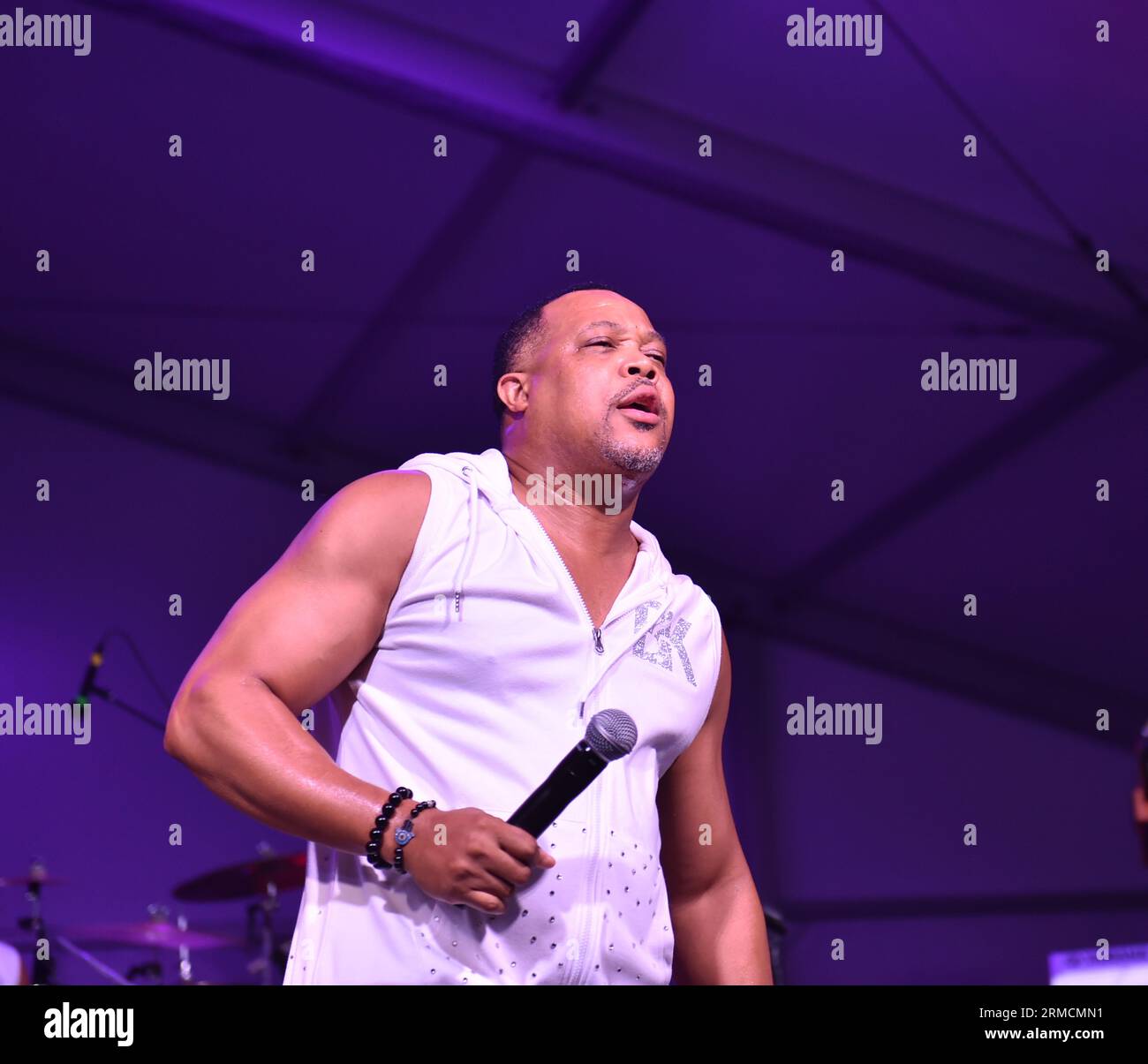 26 août 2023, Virginia Beach, Virginie, États-Unis : le membre de BAR-KAYS CHRIS J apporte le funk à la Funk Fest Beach Party qui s'est tenue sur la plage de Virginia Beach, Virginie le 26 août 2023. .. Photo Â© Jeff Moore (image de crédit : © Jeff Moore/ZUMA Press Wire) USAGE ÉDITORIAL SEULEMENT! Non destiné à UN USAGE commercial ! Banque D'Images