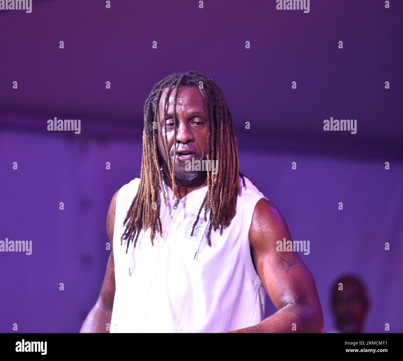 26 août 2023, Virginia Beach, Virginie, États-Unis : le membre de BAR-KAYS ROBERT BO DAE apporte le funk à la Funk Fest Beach Party qui s'est tenue sur la plage de Virginia Beach, Virginie le 26 août 2023. .. Photo Â© Jeff Moore (image de crédit : © Jeff Moore/ZUMA Press Wire) USAGE ÉDITORIAL SEULEMENT! Non destiné à UN USAGE commercial ! Banque D'Images