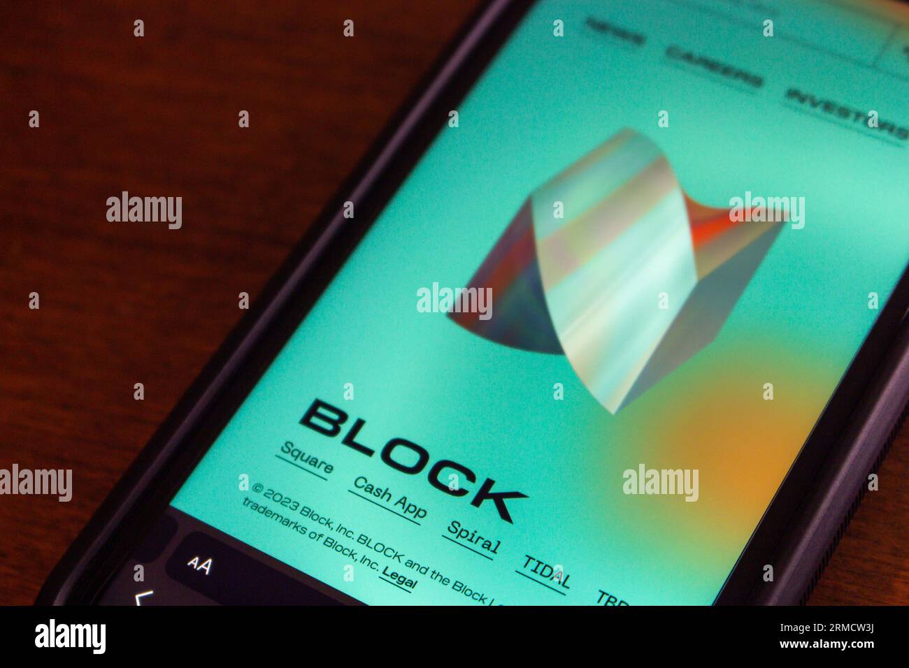 Site Web de Block, inc. Vu dans l'écran de l'iPhone. Block Inc. (Anciennement Square Inc.) est un conglomérat technologique multinational américain Banque D'Images