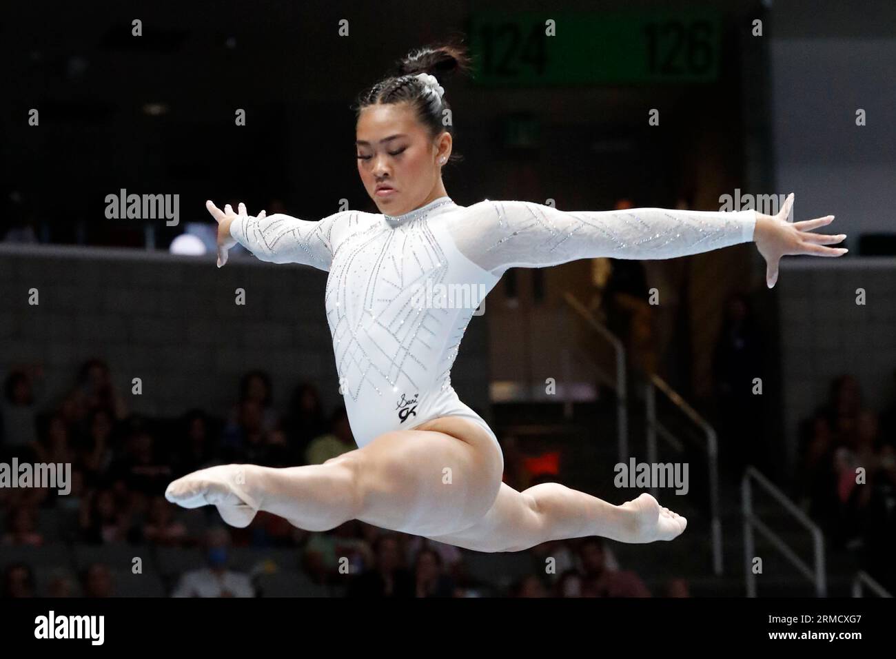 August 27, 2023, SAN JOSE, CALIFORNIA, USA: Sunisa Lee (212) competes on the balance beam at the 2023 Xfinity U.S. Gymnastics Championships at the SAP Center in San Jose, California on Sunday, August 27, 2023 (Cal Sport Media via AP Images) Banque D'Images
