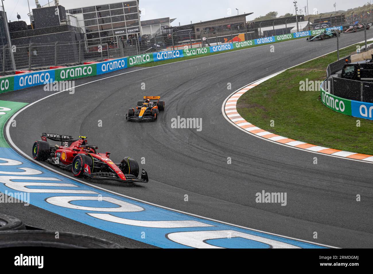 Zandvoort, pays-Bas, août 27, Carlos Sainz, d'Espagne, concourt pour Ferrari. Jour de la course, ronde 14 du championnat de Formule 1 2023. Crédit : Michael Potts/Alamy Live News Banque D'Images