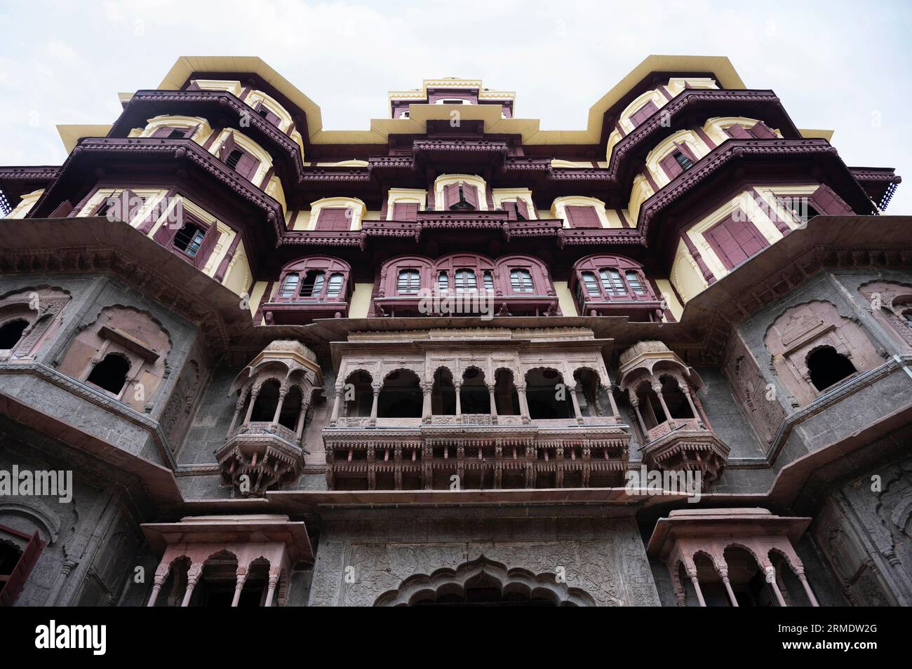 Rajwada ou palais Holkar. Une des plus anciennes structures, commencée en 1747 par Malhar Rao Holkar, Indore, Madhya Pradesh, Inde Banque D'Images
