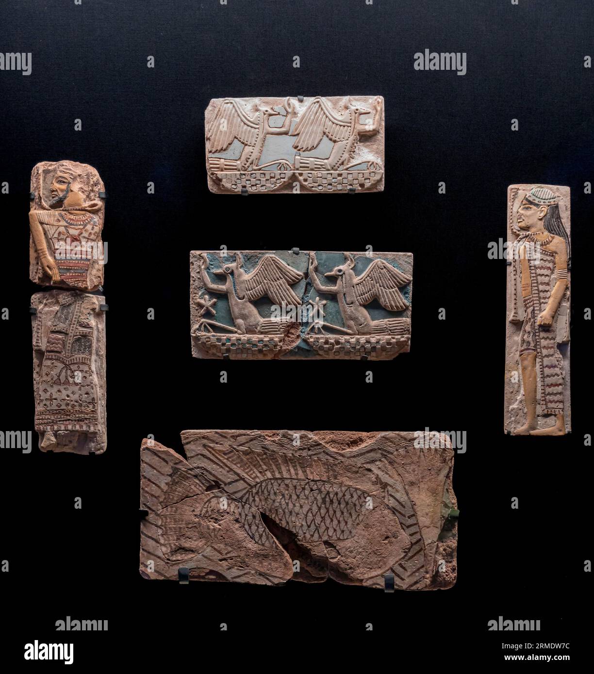 Paris, France - 08 22 2023 : Ramsès II le Grand, Or des Pharaons. Carrelage d'une frise Banque D'Images