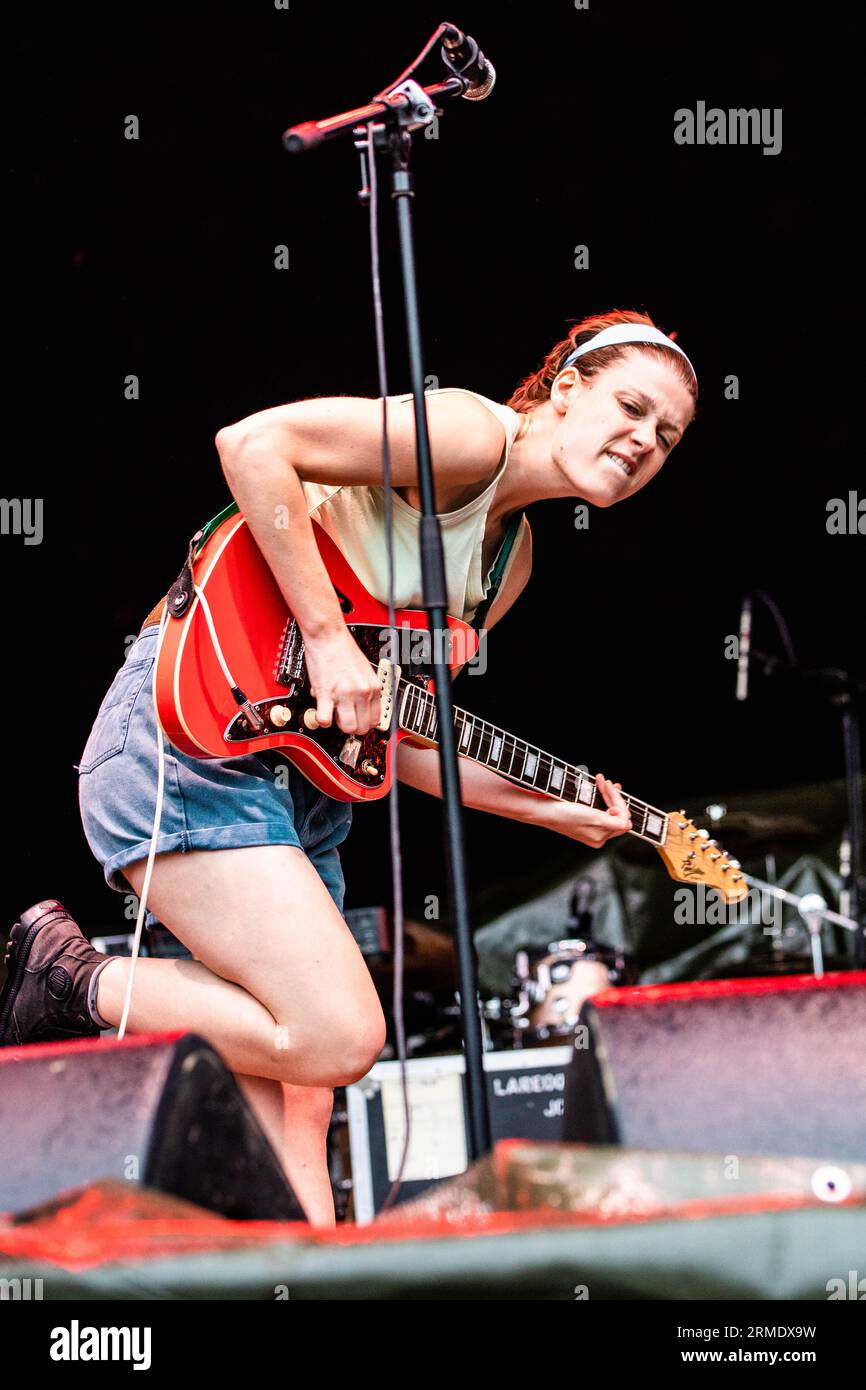 Turin, Italie. 27 août 2023. Le groupe britannique PORRIDGE RADIO se produit en direct sur scène à Spazio 211 pendant le 'Todays Festival 2023'. Crédit : Rodolfo Sassano/Alamy Live News Banque D'Images