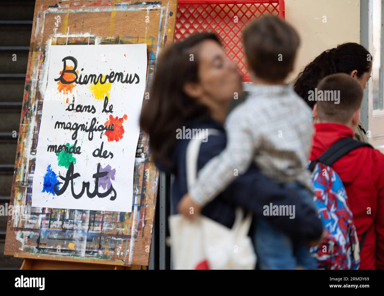 Bruxelles, Belgique. 28 août 2023. Illustration photo prise lors d'une visite à l'école 'Ecole communale n°5 d'Ixelles' le premier jour de la rentrée scolaire, lundi 28 août 2023 à Ixelles - Elsene, Bruxelles. Les élèves des établissements d’enseignement francophones reviennent aujourd’hui. BELGA PHOTO BENOIT DOPPAGNE crédit : Belga News Agency/Alamy Live News Banque D'Images