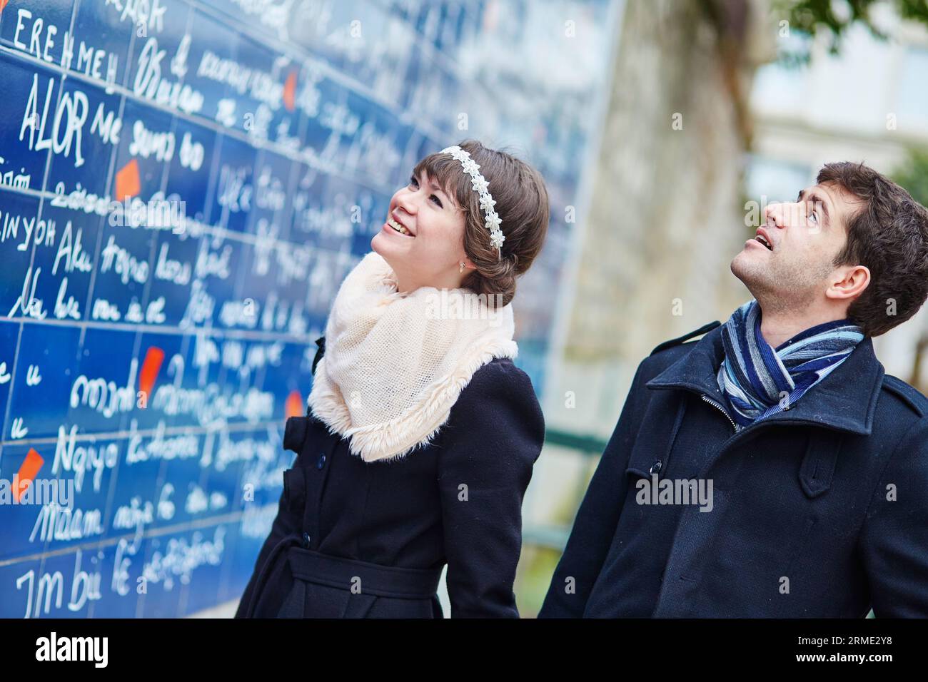 Couple romantique près du mur I love you à Paris Banque D'Images