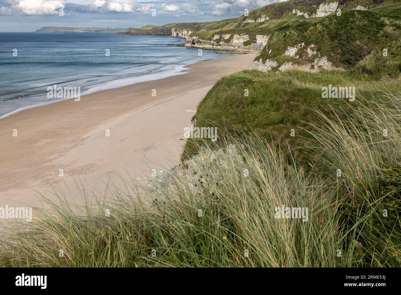 White Rocks falaise path, Portstewart Strand, (plage), Portstewart, Comté de Londonderry, Irlande du Nord, Royaume-Uni Banque D'Images