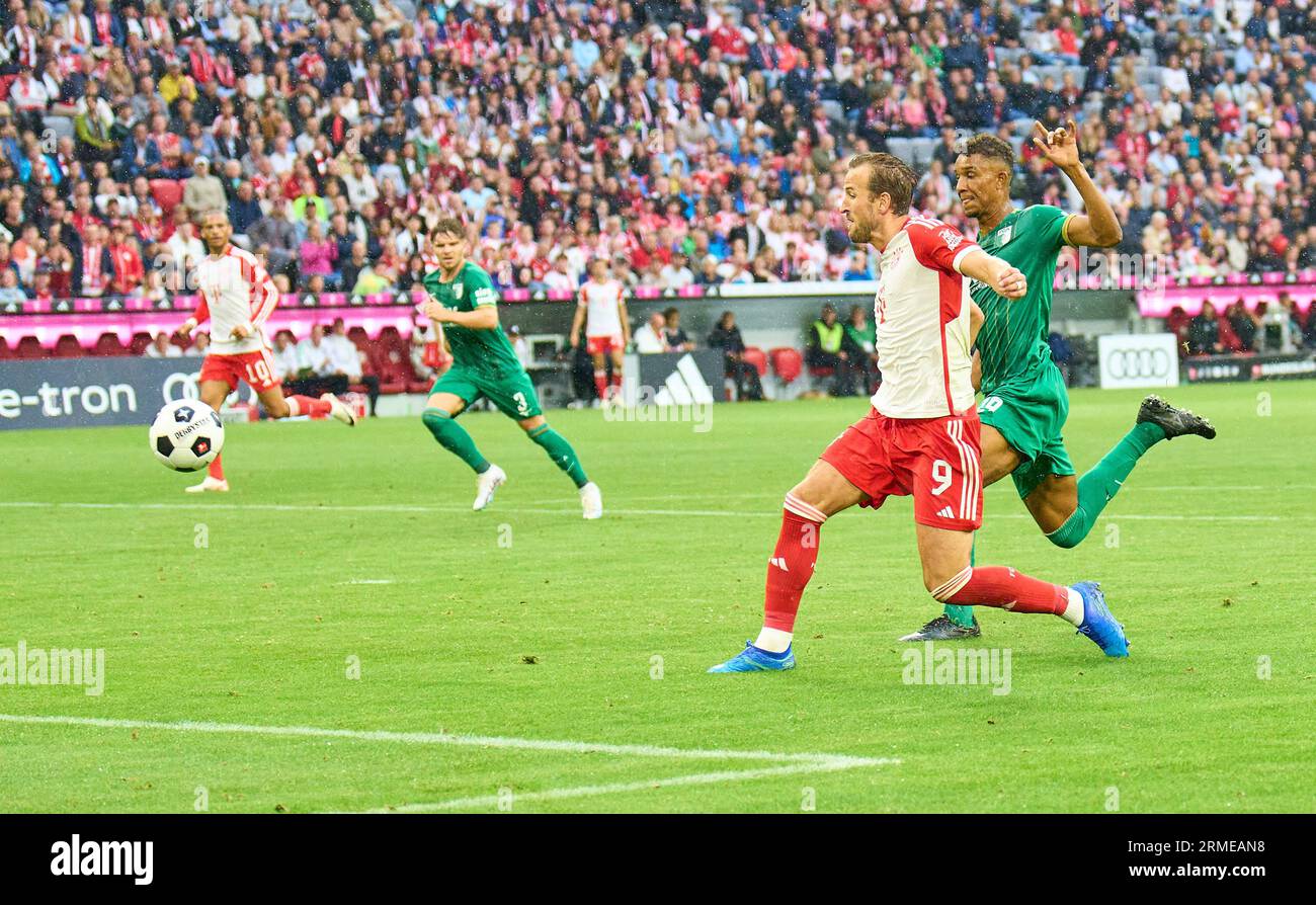 Munich, Allemagne. 27/08/2023, Harry Kane, FCB 9 scores, buts des tirs , Tor, Treffer, Torschuss, 3-0 ans en action dans le match FC BAYERN MUENCHEN - FC AUGSBURG le 27 août 2023 à Munich, Allemagne. Saison 2023/2024, 1.Bundesliga, FCB, München, match 3, 3.Spieltag © Peter Schatz / Alamy Live News - LA RÉGLEMENTATION DFL INTERDIT TOUTE UTILISATION DE PHOTOGRAPHIES comme SÉQUENCES D'IMAGES et/ou QUASI-VIDÉO - Banque D'Images