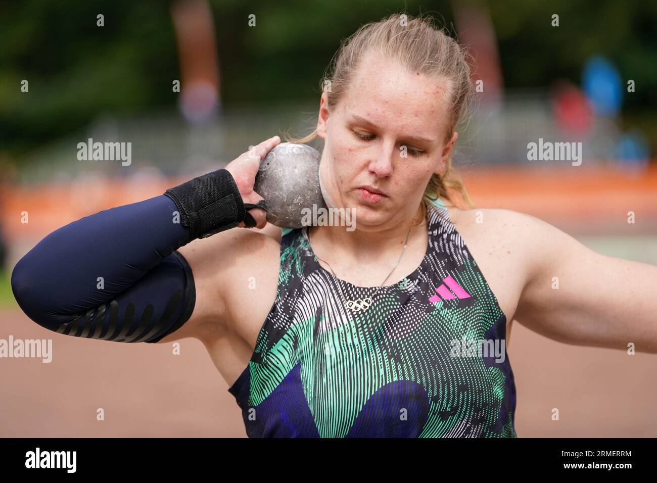 BREDA, PAYS-BAS - 28 JUILLET : Jessica Schilder des pays-Bas en compétition dans le lancer du poids le jour 1 des Championnats nationaux néerlandais d'athlétisme au Sprint AV le 28 juillet 2023 à Breda, pays-Bas. (Photo de Joris Verwijst/BSR Agency) Banque D'Images