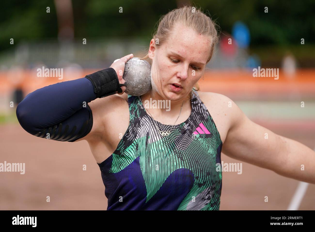 BREDA, PAYS-BAS - 28 JUILLET : Jessica Schilder des pays-Bas en compétition dans le lancer du poids le jour 1 des Championnats nationaux néerlandais d'athlétisme au Sprint AV le 28 juillet 2023 à Breda, pays-Bas. (Photo de Joris Verwijst/BSR Agency) Banque D'Images