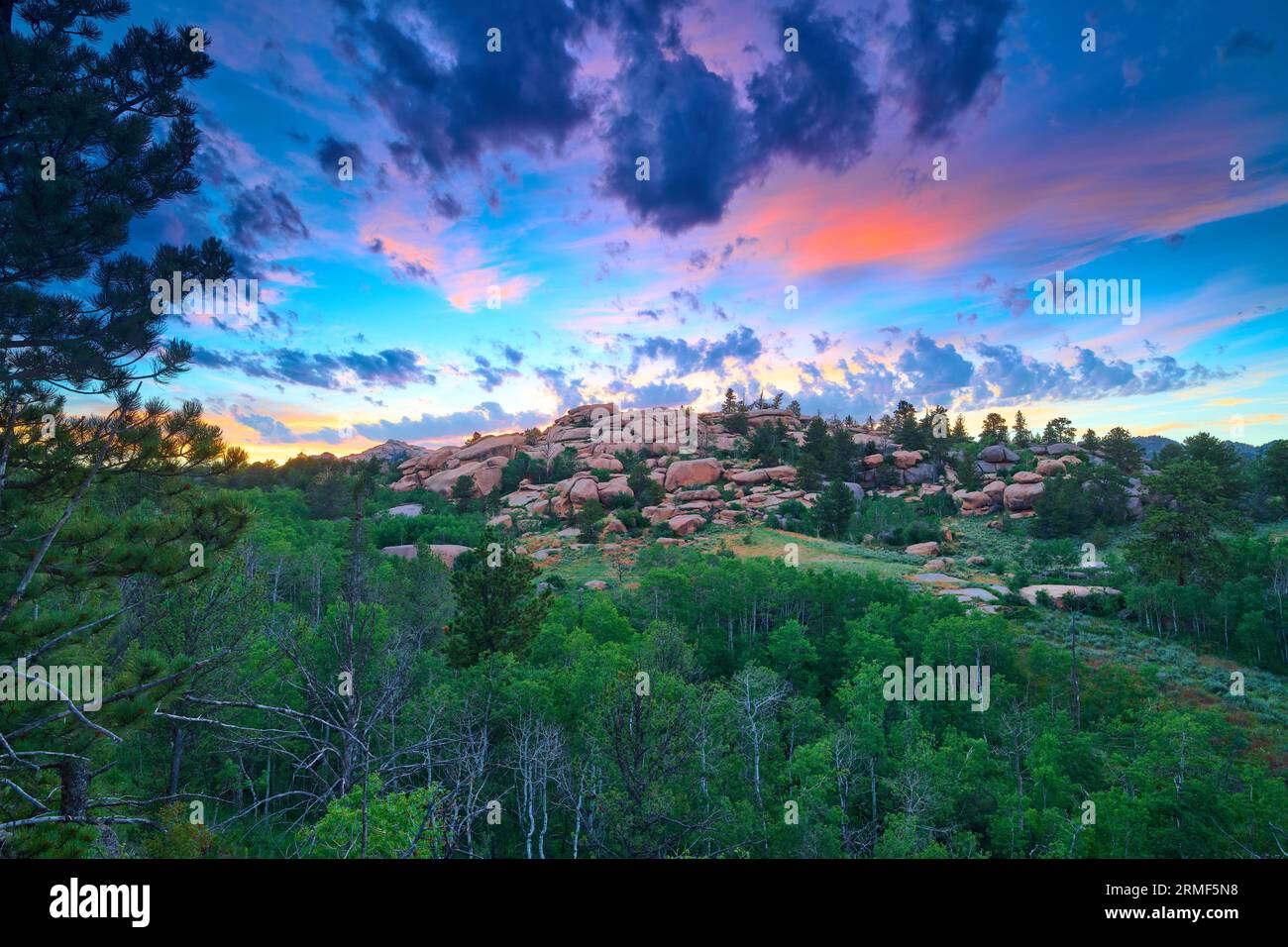 Coucher de soleil au Vedauwoo Recreation Area dans la forêt nationale de Medicine Bow, Wyoming. Banque D'Images