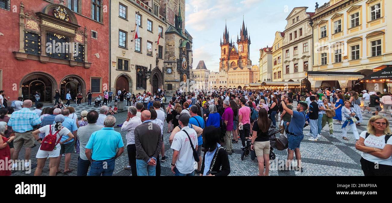 Prague, République tchèque - 27 juin 2023 : vue sur la place centrale de Prague sur la République tchèque Banque D'Images