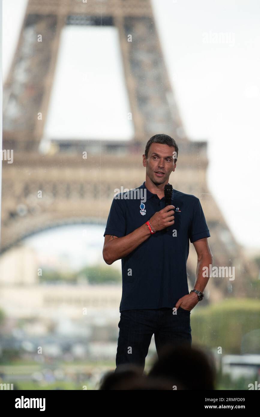 Paris, France. 28 août 2023. Alexis Hanquinquant (para triathlon) à Paris le 28 août 2023, photo de Florian Poitout présent à la conférence de presse un an avant les Jeux Paralympiques, à Paris le 28 août 2023, photo de Florian Poitout/ABACAPRESS.COM crédit : Abaca Press/Alamy Live News Banque D'Images