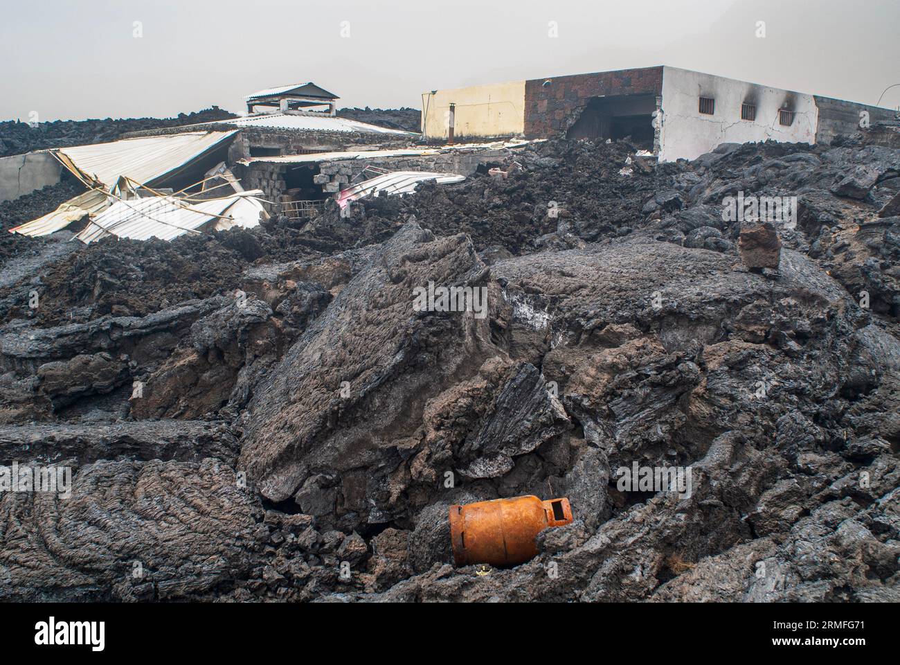 Île de Fogo, Cap-Vert, éruption volcanique 2014. Village de Cha das Caldeiras enterré dans la coulée de lave. Banque D'Images