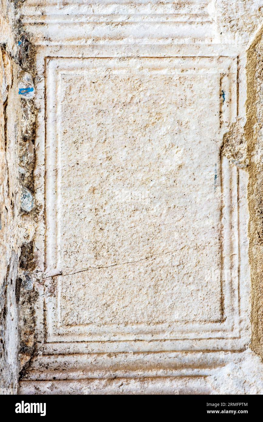 Aras romains (autels) à la base du côté sud de la tour de la Giralda. Cathédrale de Séville. Séville, Andalousie, Espagne. Banque D'Images
