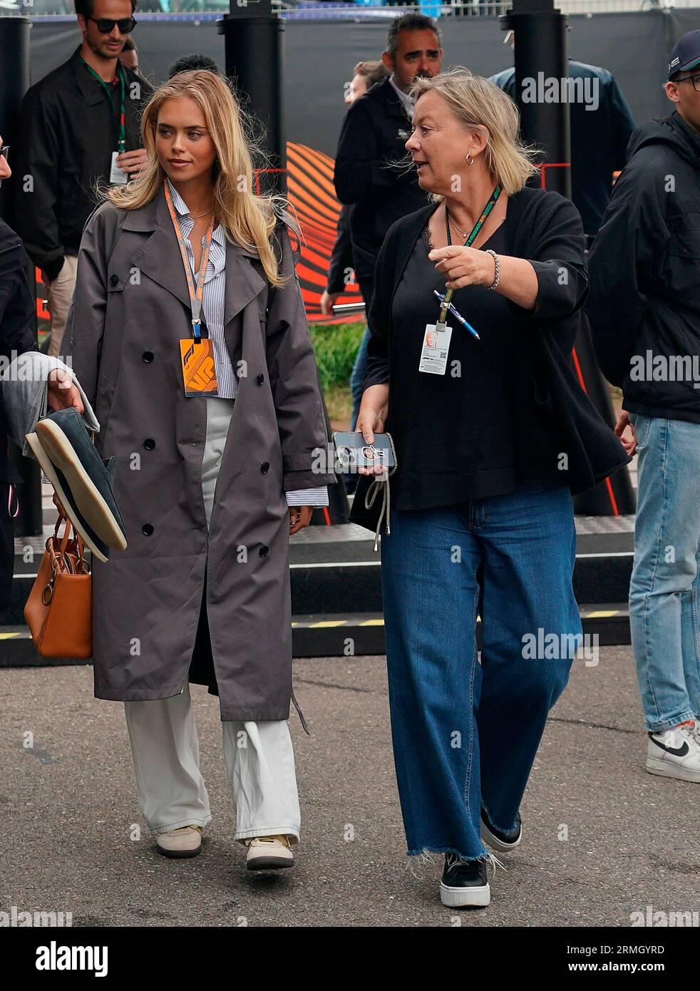 27.08.2023, circuit Park Zandvoort, Zandvoort, FORMULE 1 HEINEKEN DUTCH GRAND PRIX 2023, photo Laila Hasanovic, la nouvelle copine de Mick Schumacher, arrive dans le paddock de Zandvoort. Banque D'Images