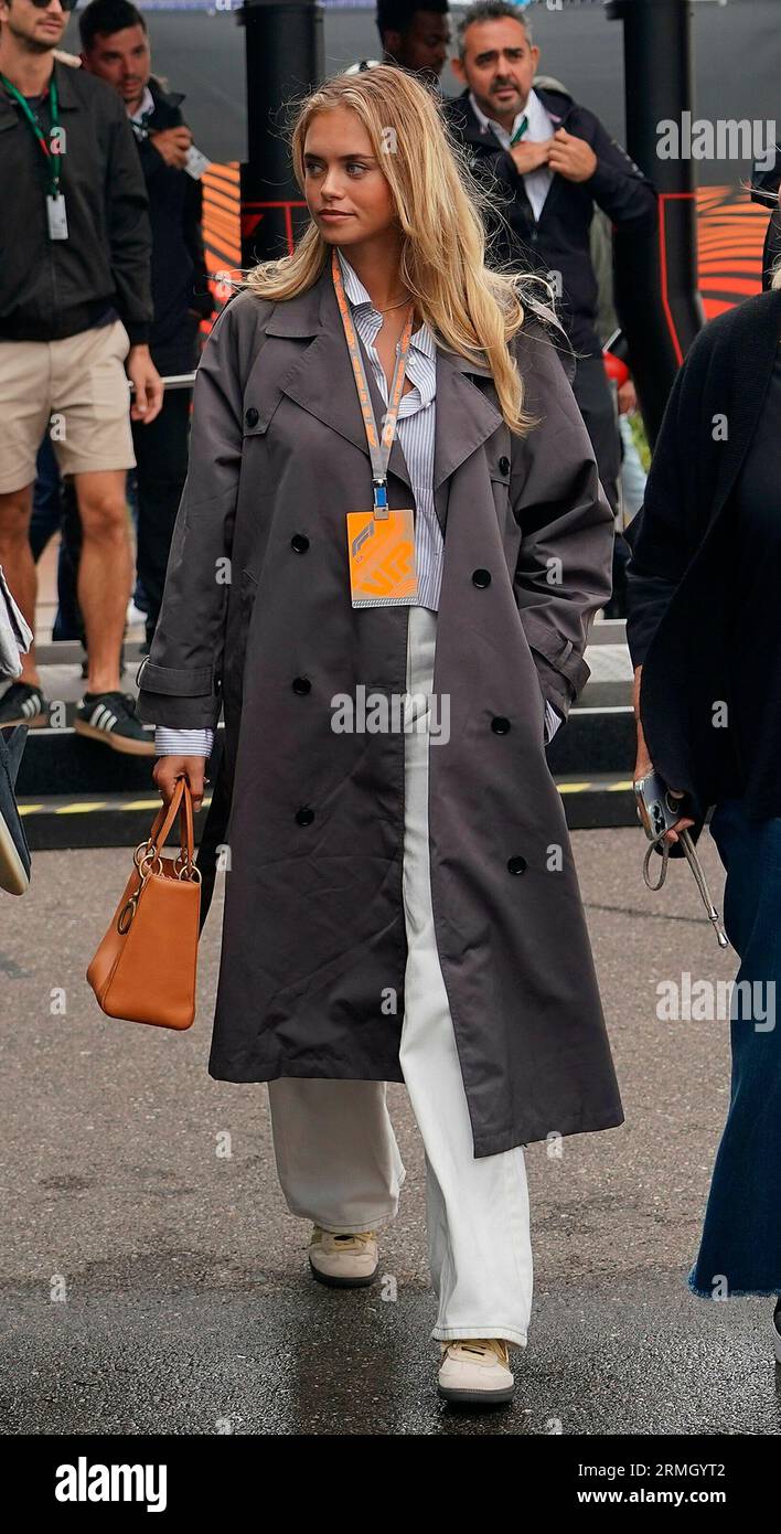 27.08.2023, circuit Park Zandvoort, Zandvoort, FORMULE 1 HEINEKEN DUTCH GRAND PRIX 2023, photo Laila Hasanovic, la nouvelle copine de Mick Schumacher, arrive dans le paddock de Zandvoort. Banque D'Images