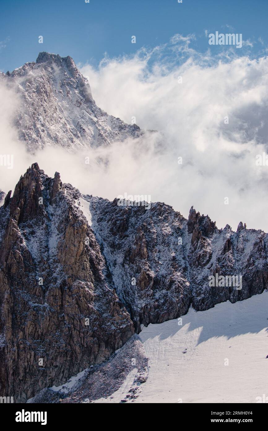 Vue sur les sommets sur Skyway Monte Bianco, Vallée d'Aoste, Italie Banque D'Images