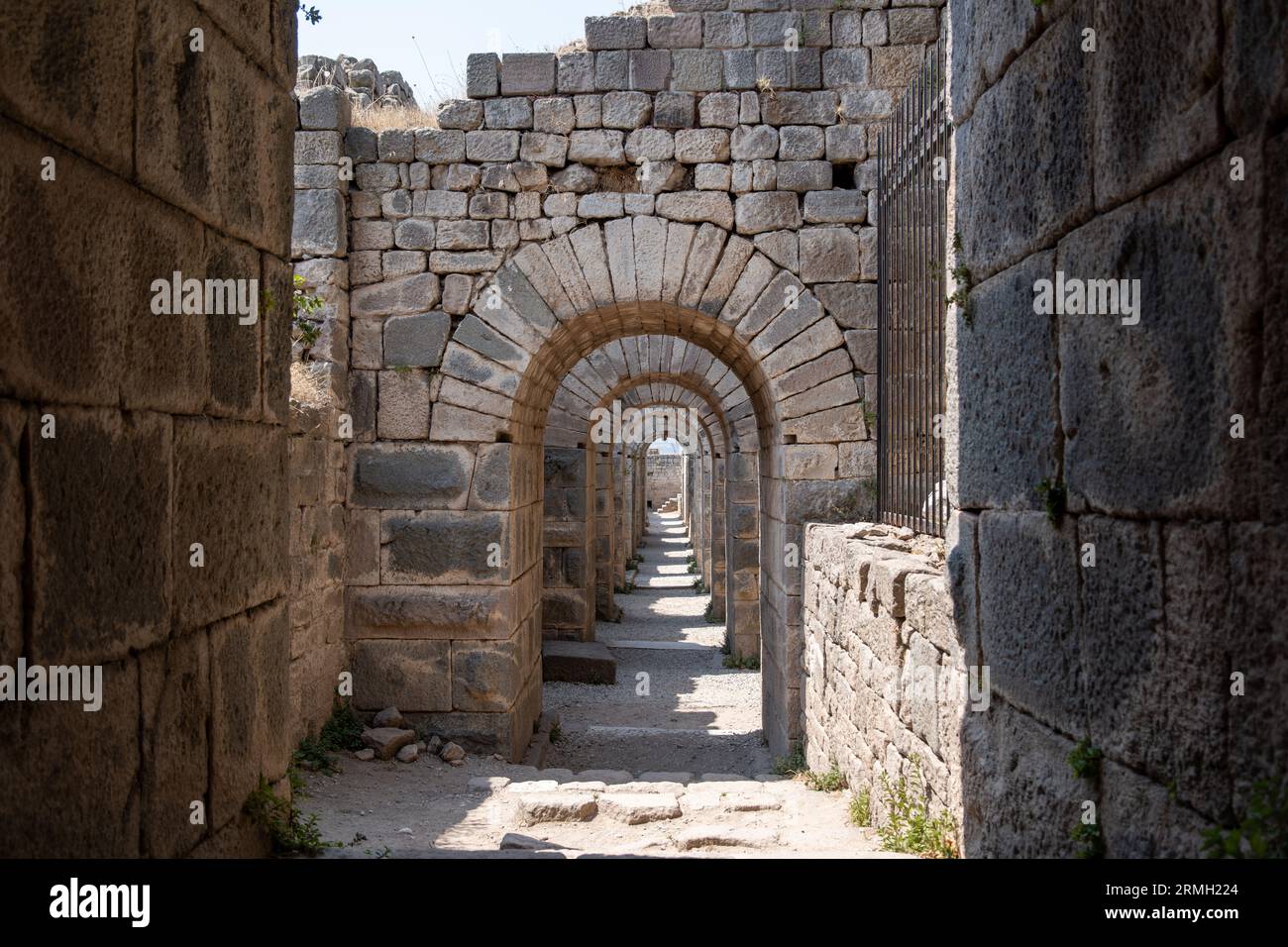 Le temple de Trajan dans la ville antique de Pergame. Asclepeion ancienne ville à Pergame, Turquie. Banque D'Images