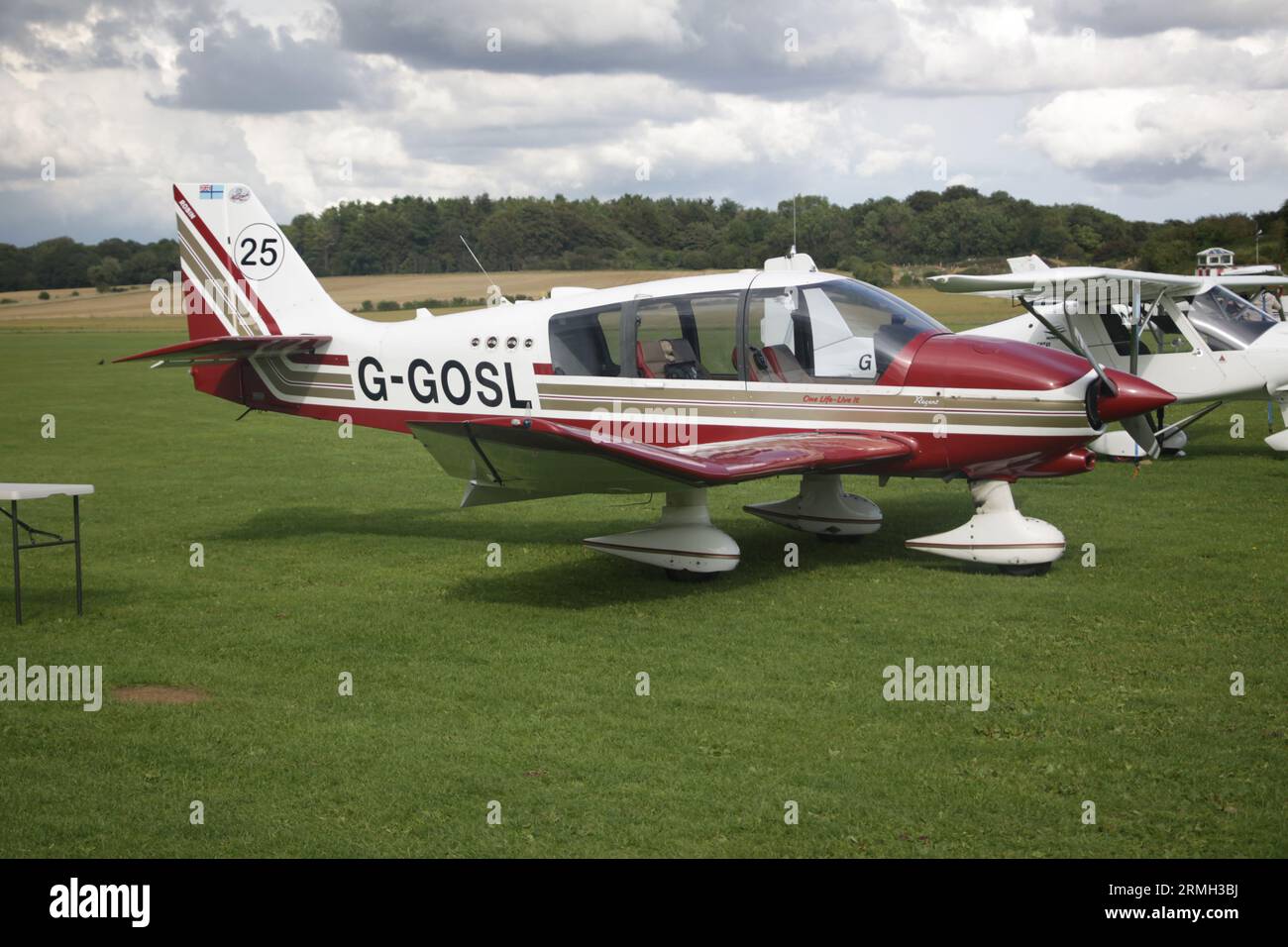 Un Robin DR400/180 Régent à l'aérodrome de Popham Hampshire Banque D'Images