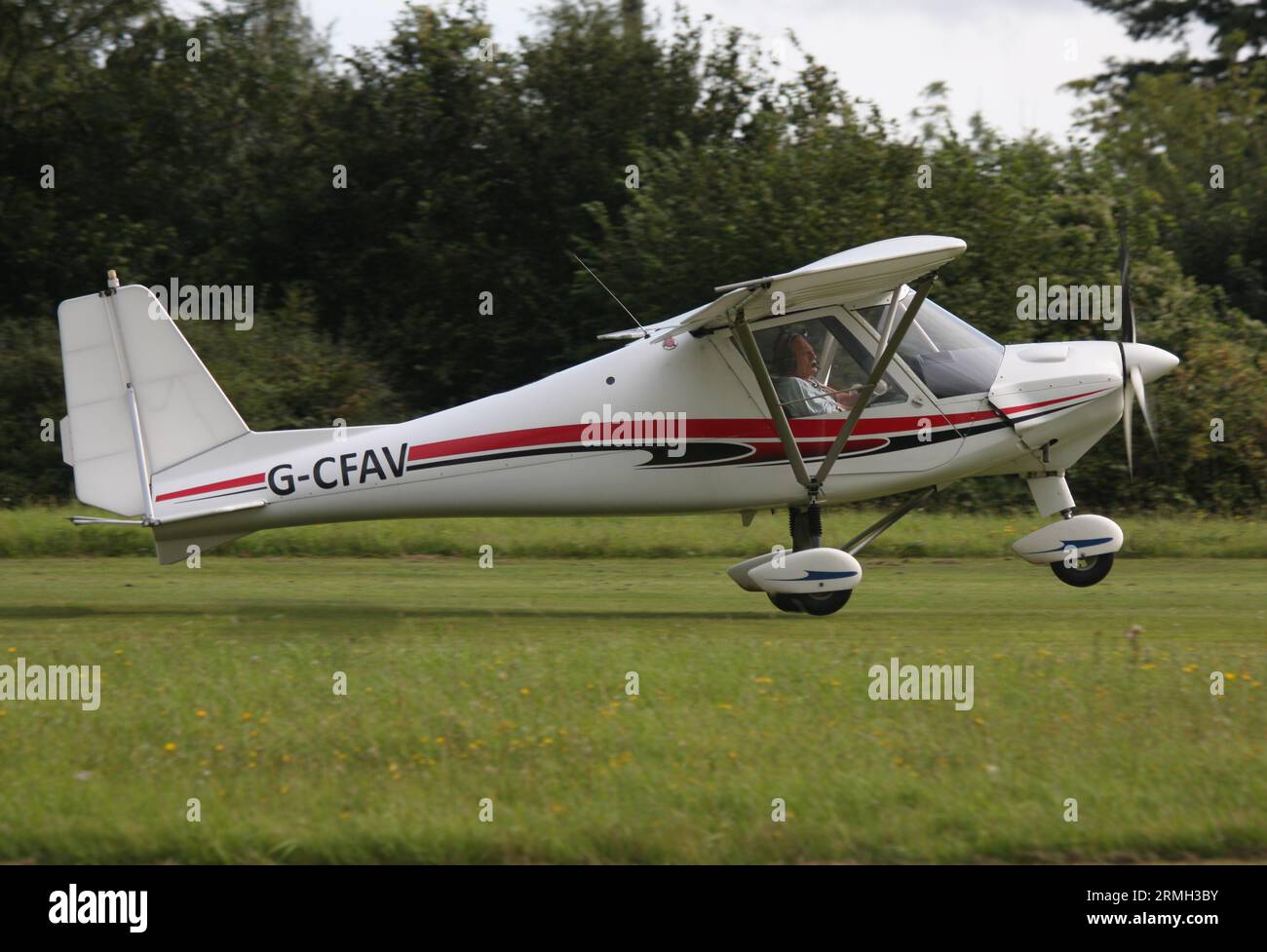 Une microlampe Ikarus C-42 en action à l'aérodrome de Popham Hampshire Banque D'Images