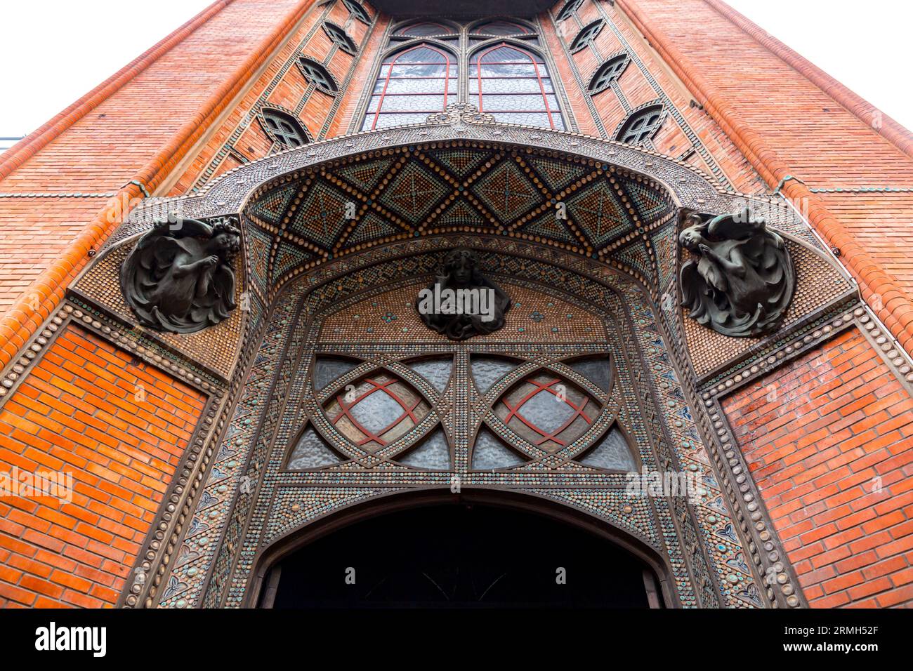 Saint-Jean de Montmartre est une église paroissiale catholique romaine située rue des Abbesses dans le 18e arrondissement de Paris. Banque D'Images