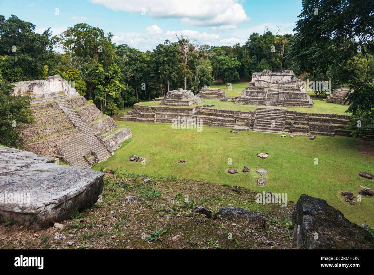 Un temple à Caracol Natural Monument Reservation, Belize, une ville maya ruines datant de 1200 av. J.-C. Banque D'Images