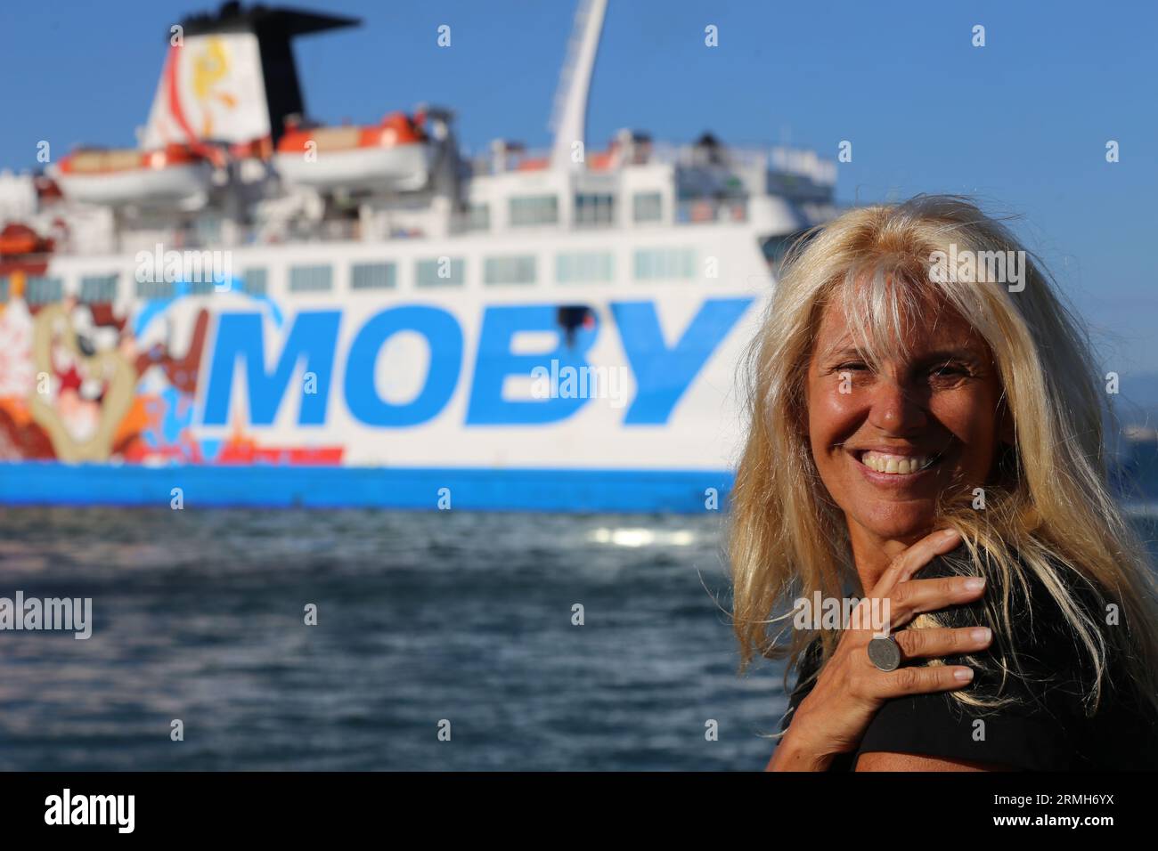 Maria Teresa Ruta : présentatrice de télévision italienne célèbre, journaliste et écrivain, portrait pour les bateaux de ferry Moby Lines Banque D'Images