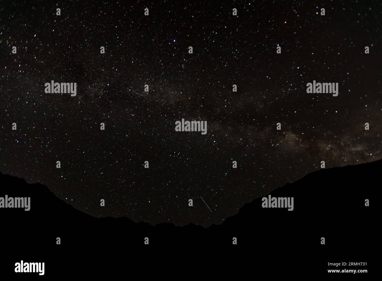 Du côté Khevsureti du col d'Atsunta en Géorgie. À 3 000 mètres au-dessus du niveau de la mer, vous pouvez observer beaucoup d'étoiles et d'étoiles filantes la nuit Banque D'Images Du côté Khevsureti du col d'Atsunta en Géorgie. À 3 000 mètres au-dessus du niveau de la mer, vous pouvez observer beaucoup d'étoiles et d'étoiles filantes la nuit Banque D'Images
