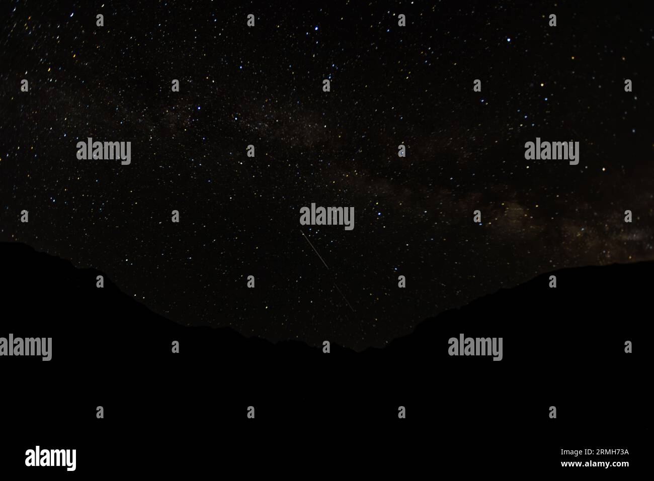 Du côté Khevsureti du col d'Atsunta en Géorgie. À 3 000 mètres au-dessus du niveau de la mer, vous pouvez observer beaucoup d'étoiles et d'étoiles filantes la nuit Banque D'Images Du côté Khevsureti du col d'Atsunta en Géorgie. À 3 000 mètres au-dessus du niveau de la mer, vous pouvez observer beaucoup d'étoiles et d'étoiles filantes la nuit Banque D'Images