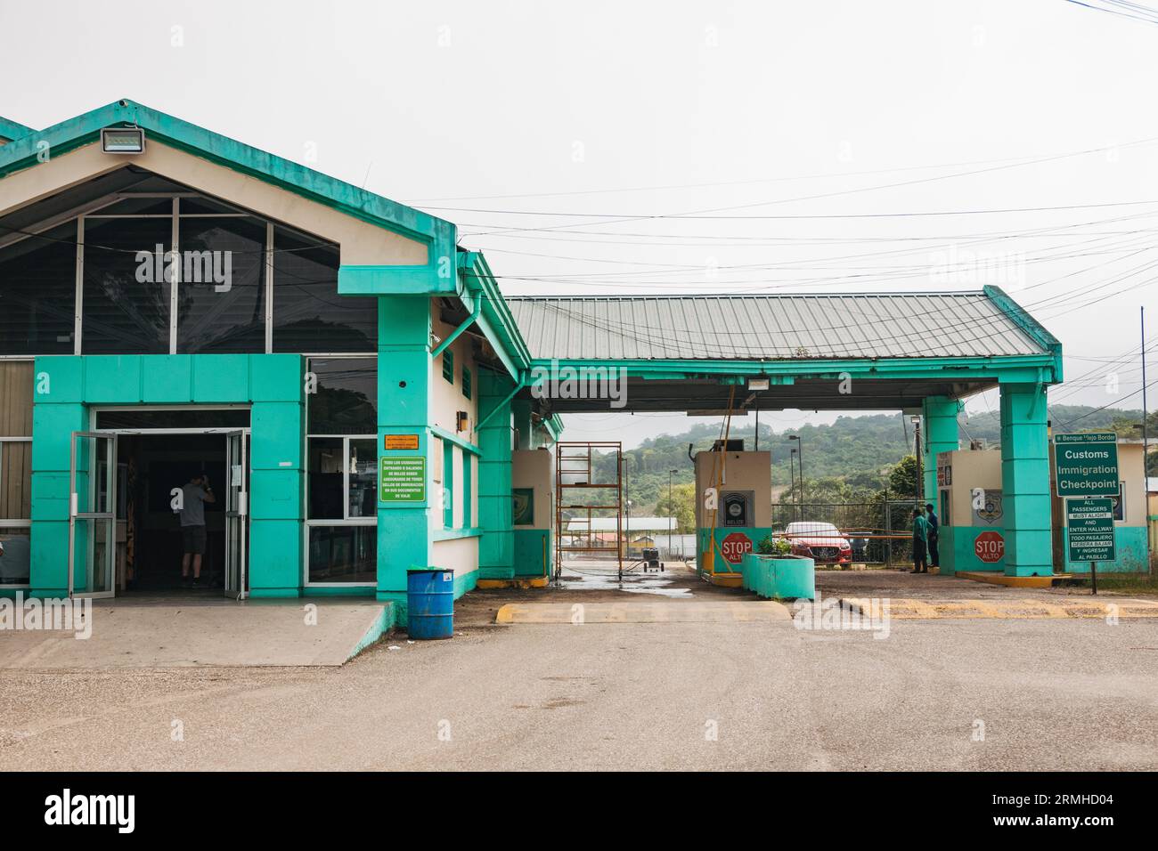 Le poste frontière bélizien à la frontière terrestre avec le Guatemala Banque D'Images