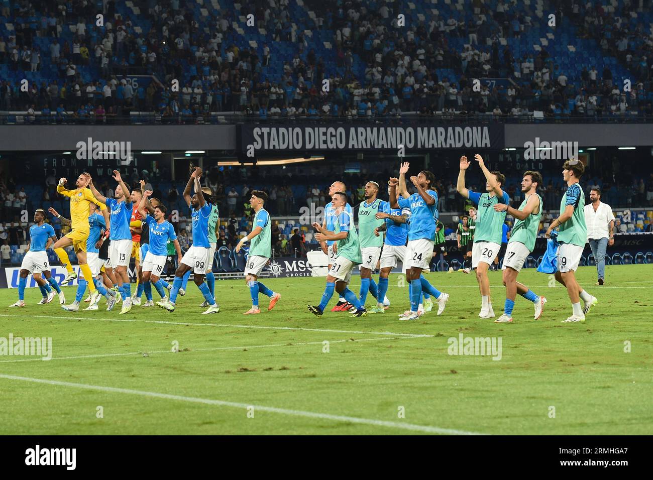 Naples, Italie. 27 août 2023. Les joueurs de la SSC Napoli célèbrent la victoire à la fin du match de Serie A entre la SSC Napoli et l’US Sassuolo Calcio AT Banque D'Images