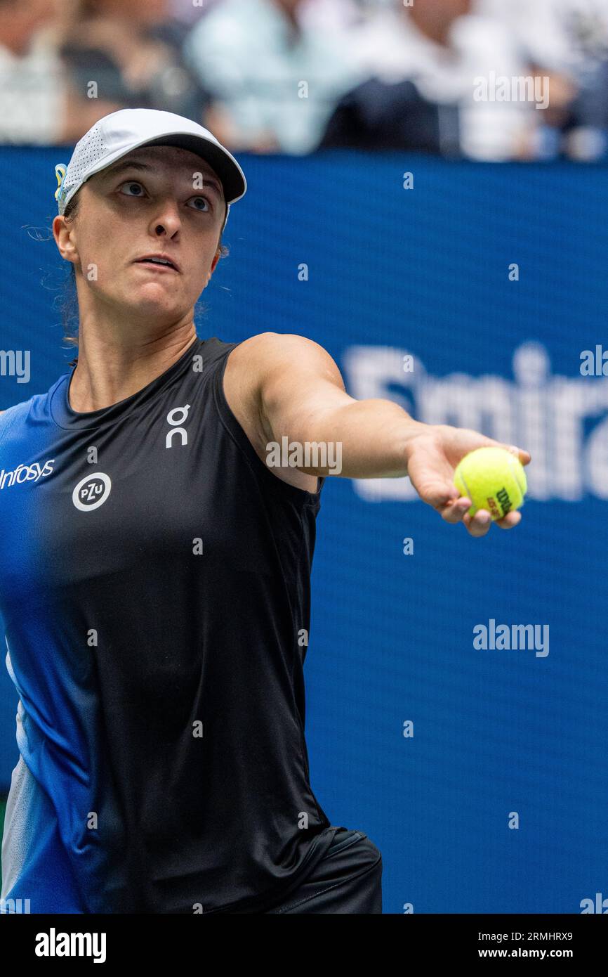 IgA Swiatek (POL) en compétition dans le Round 1 du US Open de tennis 2023. Banque D'Images