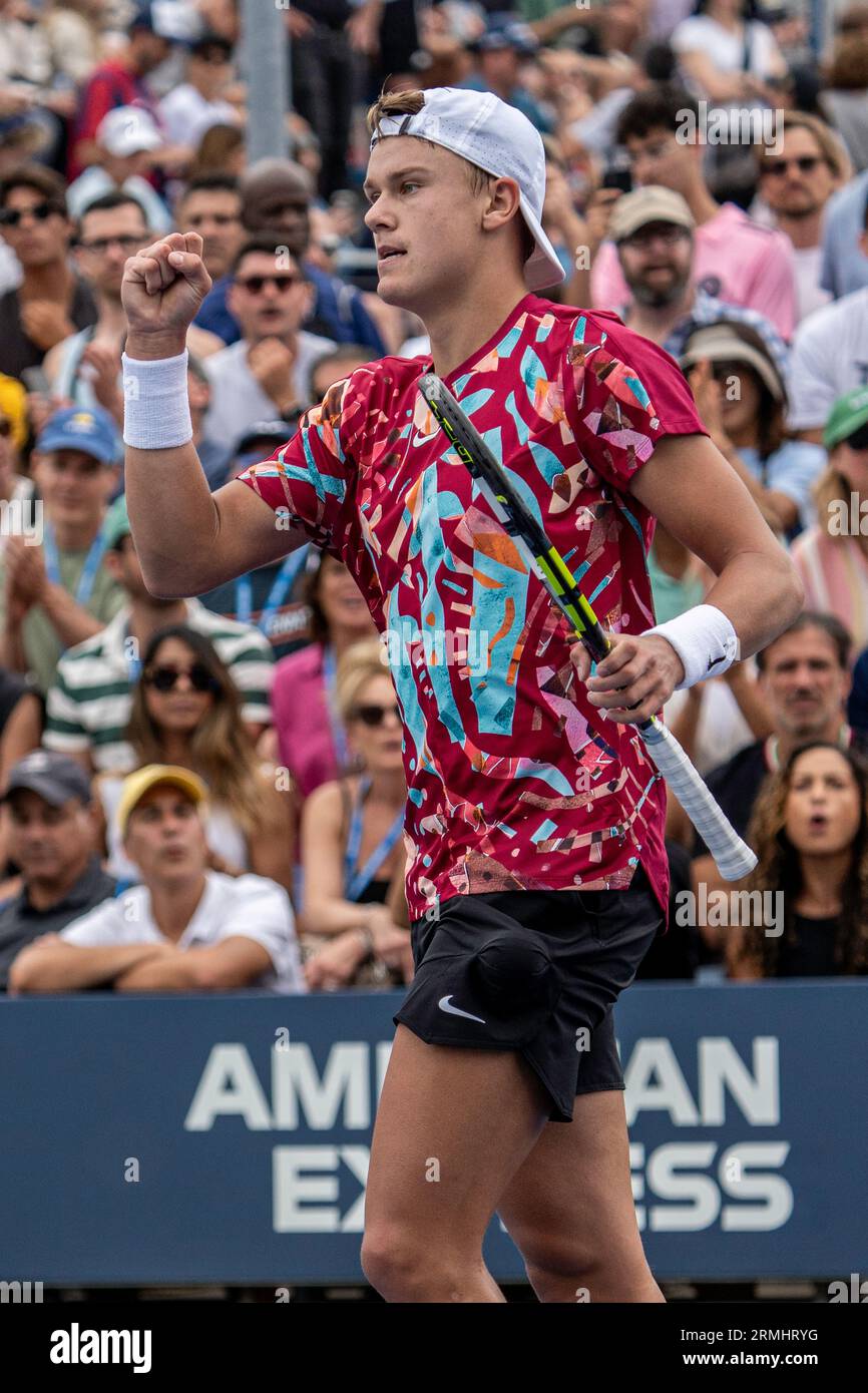 Holger Rune (DEN) participe à la ronde 1 du US Open de tennis 2023 Banque D'Images Holger Rune (DEN) participe à la ronde 1 du US Open de tennis 2023 Banque D'Images