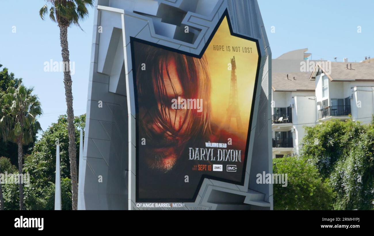 Los Angeles, Californie, USA 28 août 2023 The Walking Dead Daryl Dixon AMC Billboard avec Norman Reedus sur Sunset Blvd le 28 août 2023 à Los Angeles, Californie, USA. Photo de Barry King/Alamy stock photo Banque D'Images