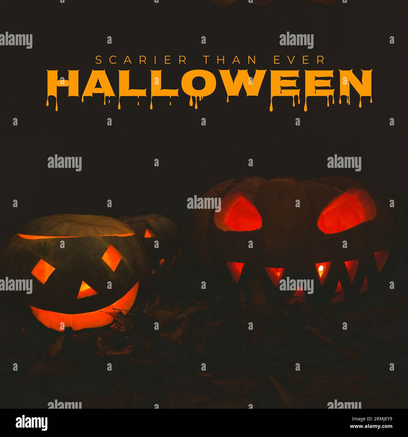 Composite de Jack o lanternes illuminées et plus effrayant que jamais texte halloween, espace de copie Banque D'Images