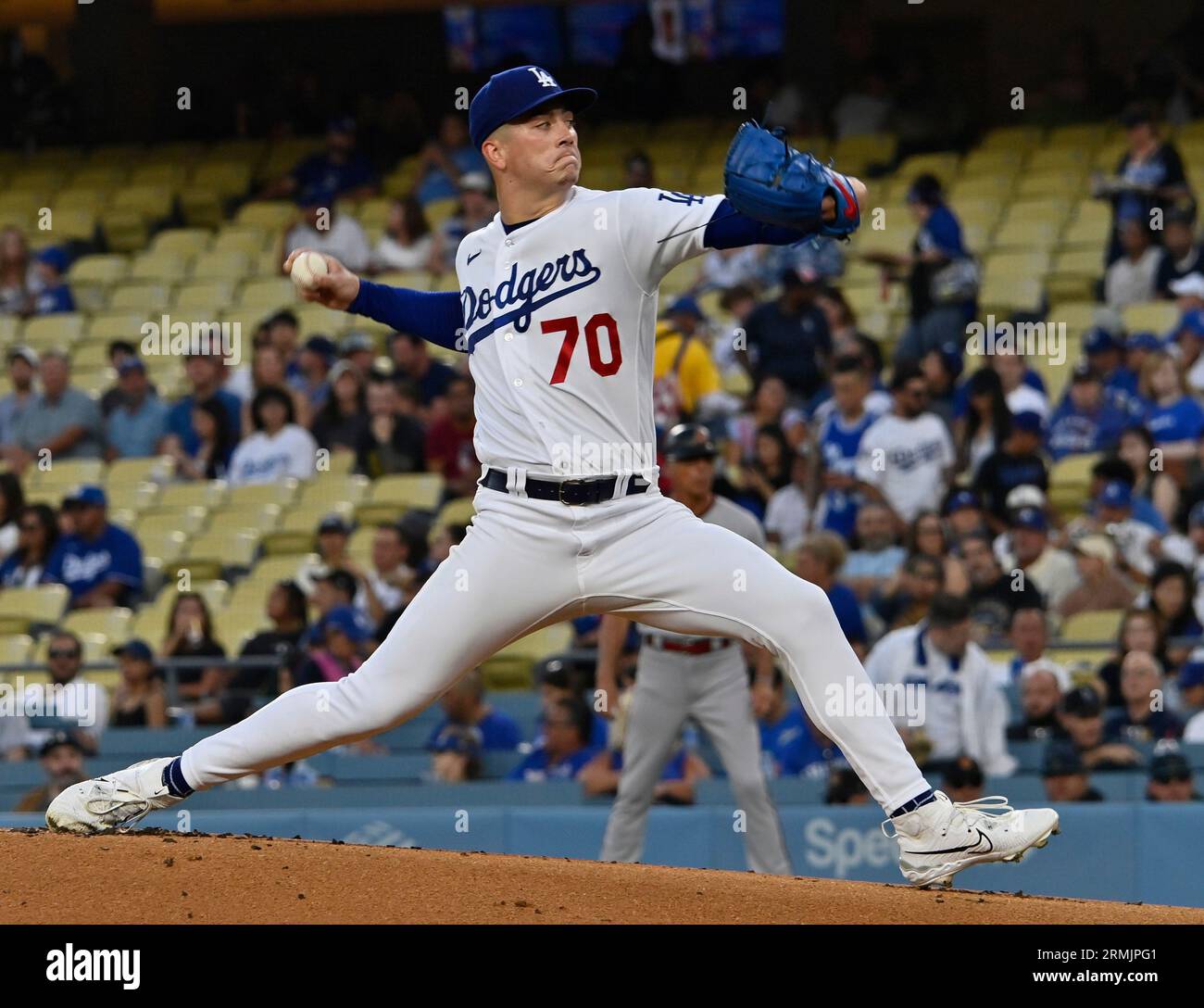 Los Angeles, États-Unis. 28 août 2023. Le lanceur de départ des Dodgers de Los Angeles, Bobby Miller, sort de l'ip pour livrer contre les Dodgers de Los Angeles lors de la quatrième manche au Dodger Stadium de Los Angeles, le lundi 28 août 2023. Photo de Jim Ruymen/UPI crédit : UPI/Alamy Live News Banque D'Images