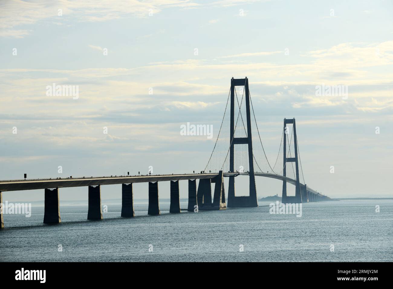 Vue sur le pont de la Grande ceinture ( Storebæltsbroen ) reliant les îles de Funen an Zealand au Danemark. Banque D'Images