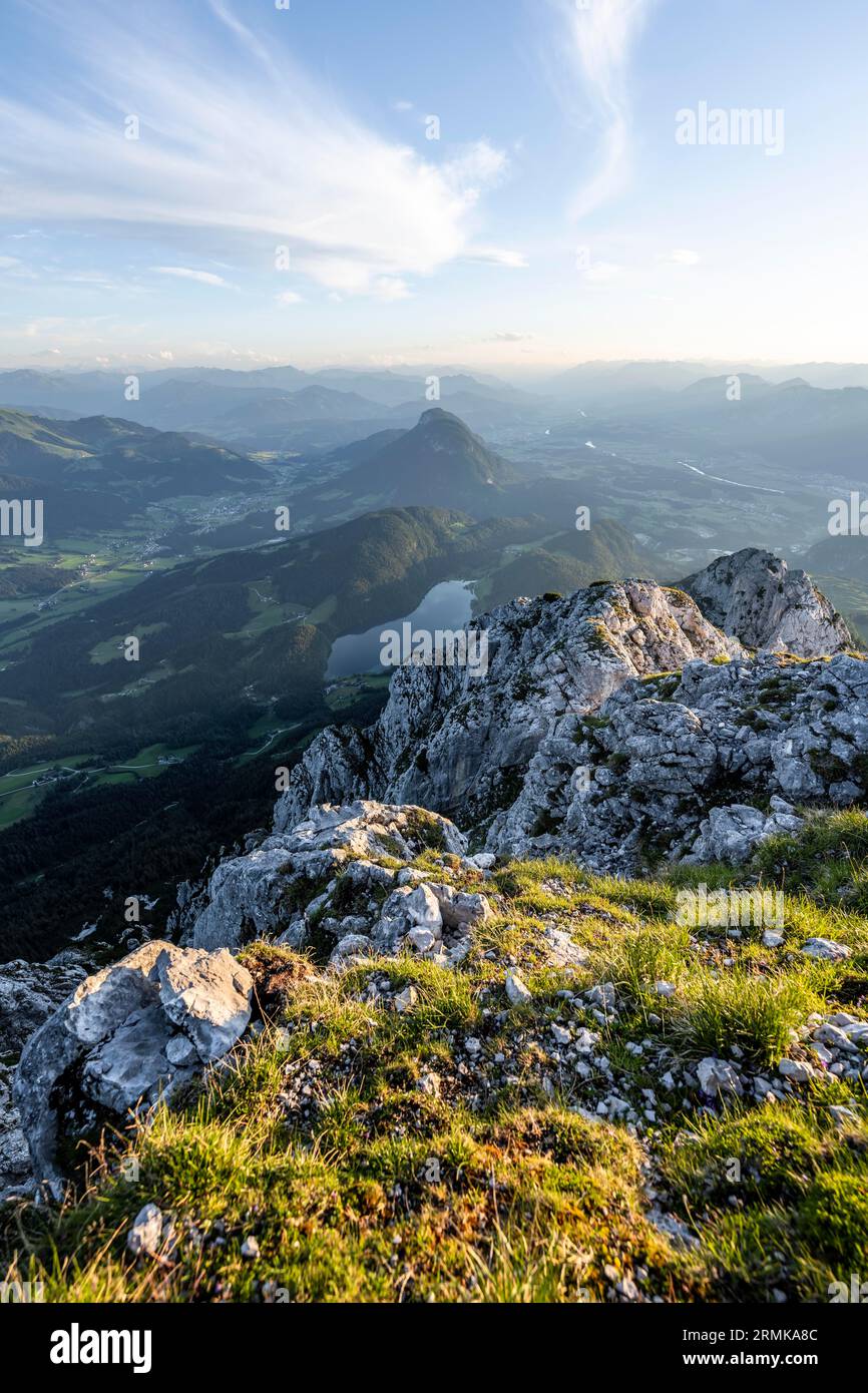 Lac Hintersteiner dans les montagnes, vue de Schaffauer, Wilder Kaiser, Tyrol, Autriche Banque D'Images