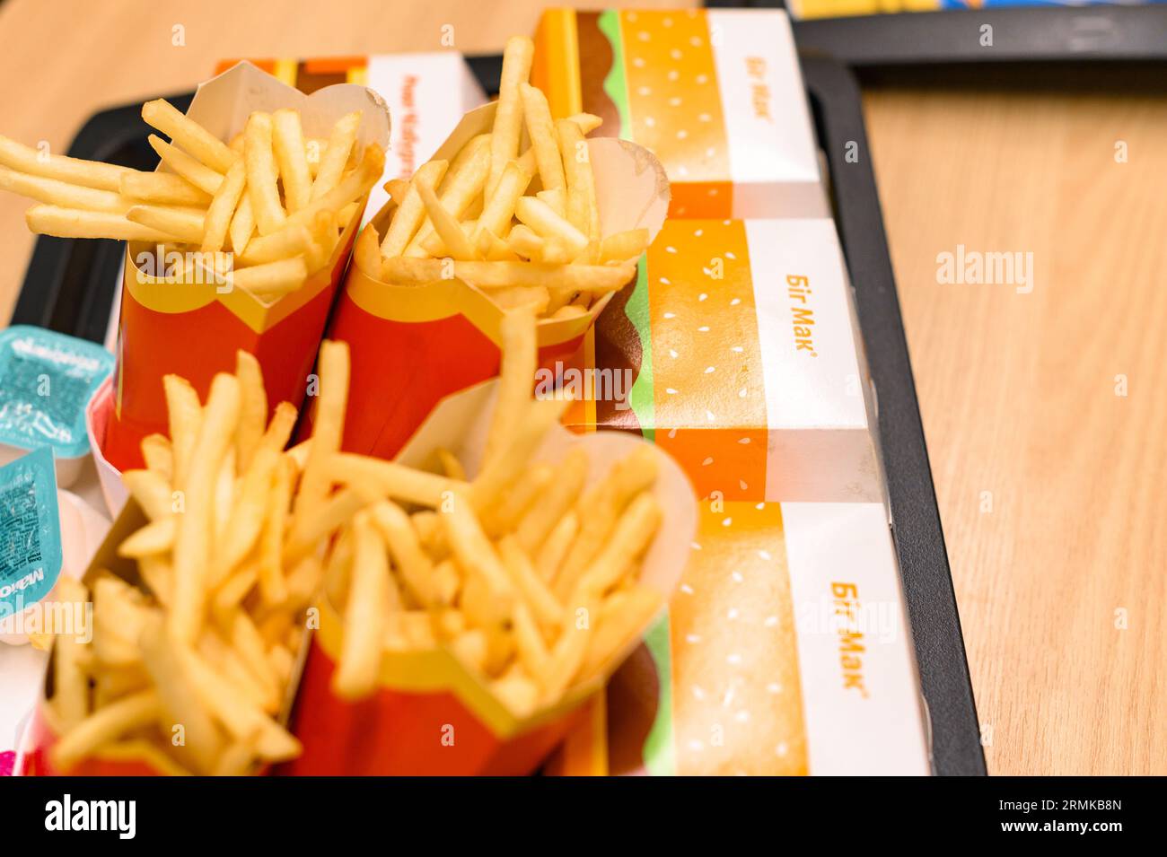 Ivano-Frankivsk, Ukraine, 7 juin 2023 : menu Big mac prêt à commander au McDonald's, un restaurant de restauration rapide. Banque D'Images